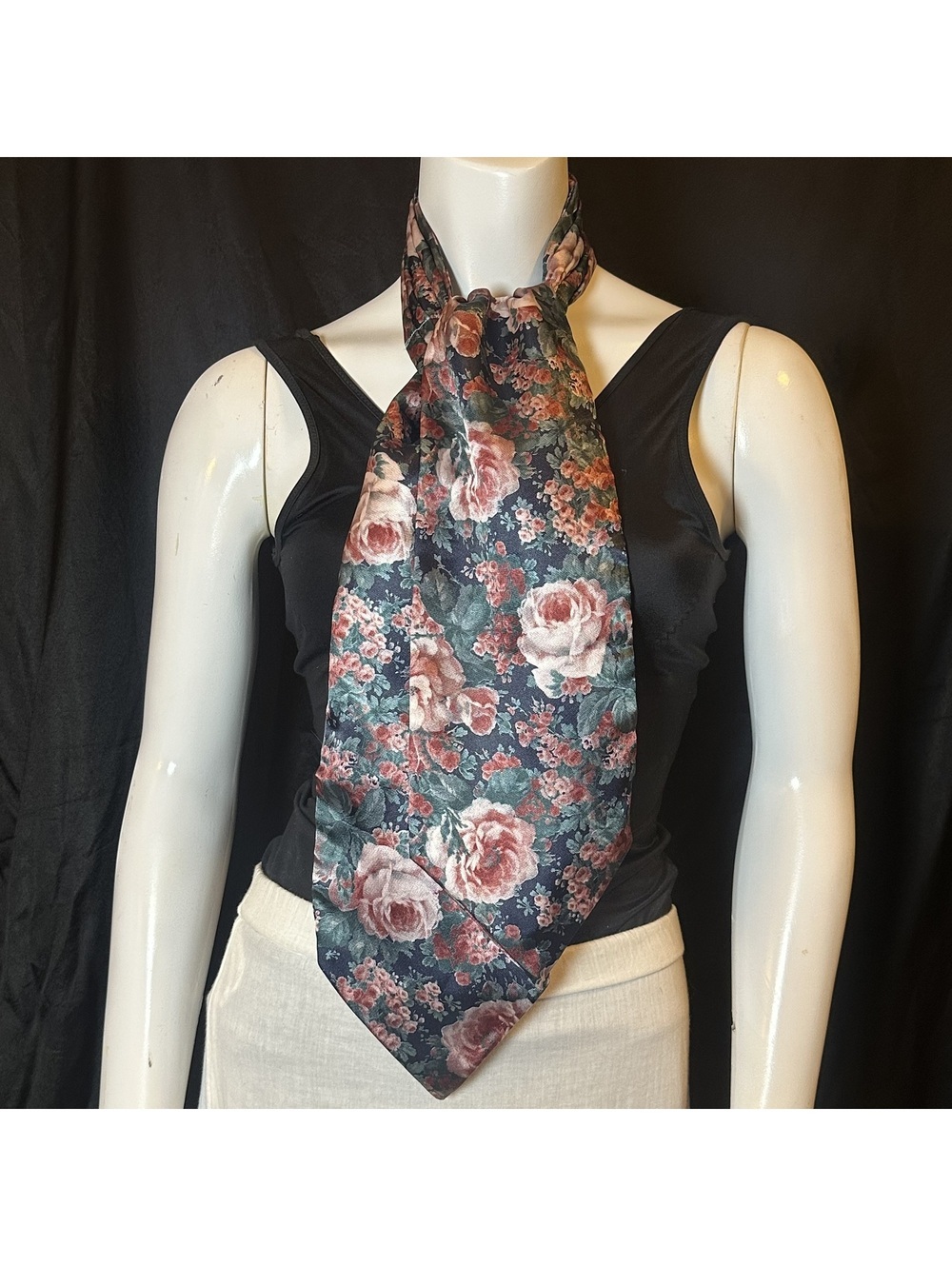 Vintage Floral Pattern Cravat/Ascot Scarf
